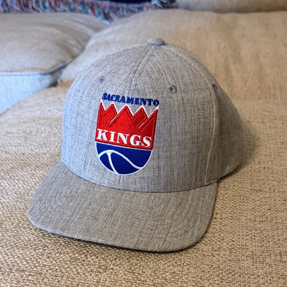 Mitchell & Ness Sacramento Kings Gray Hardwood Classics 2.0 Snapback Hat